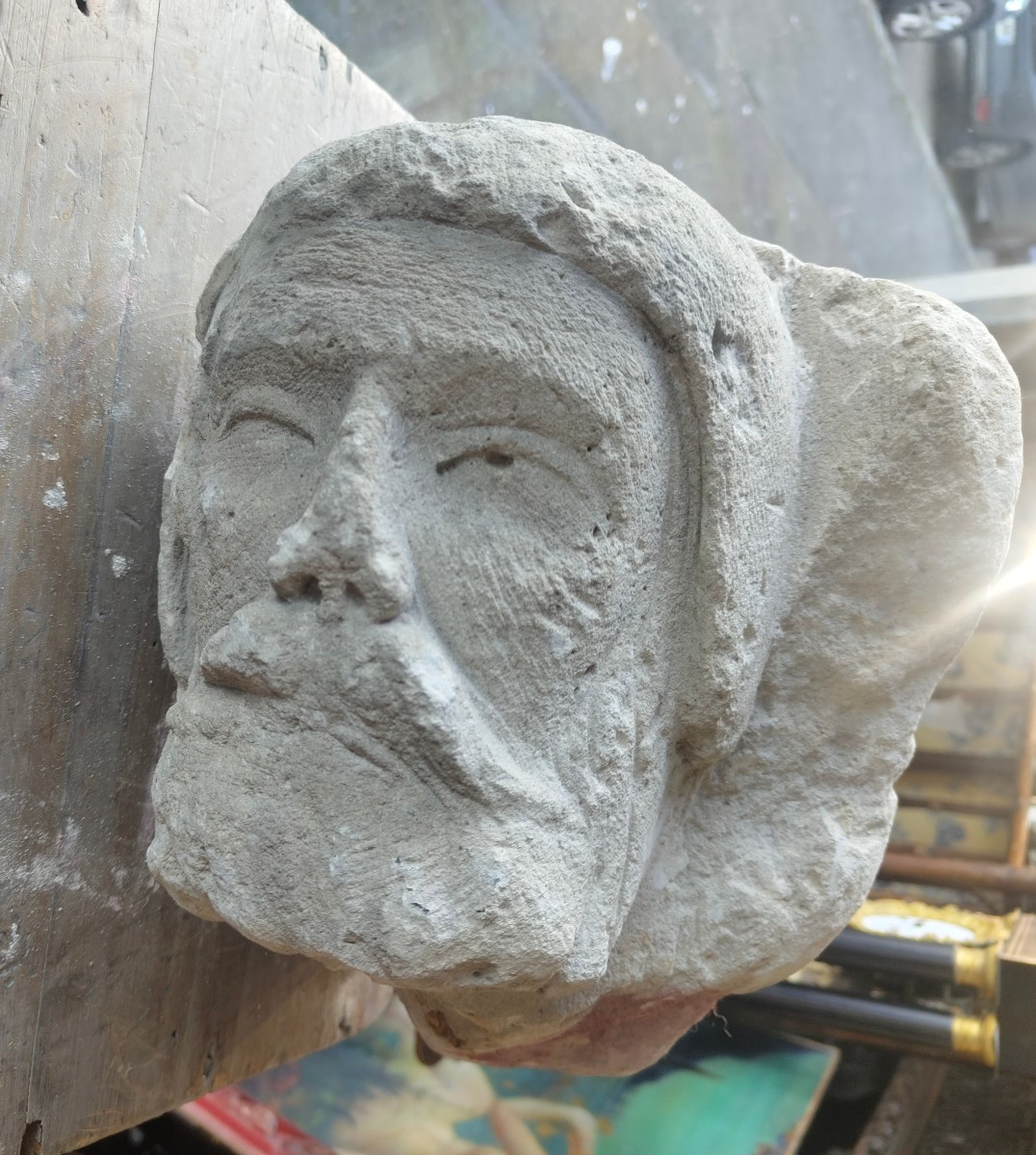 Tête d'homme sculptée XVIe