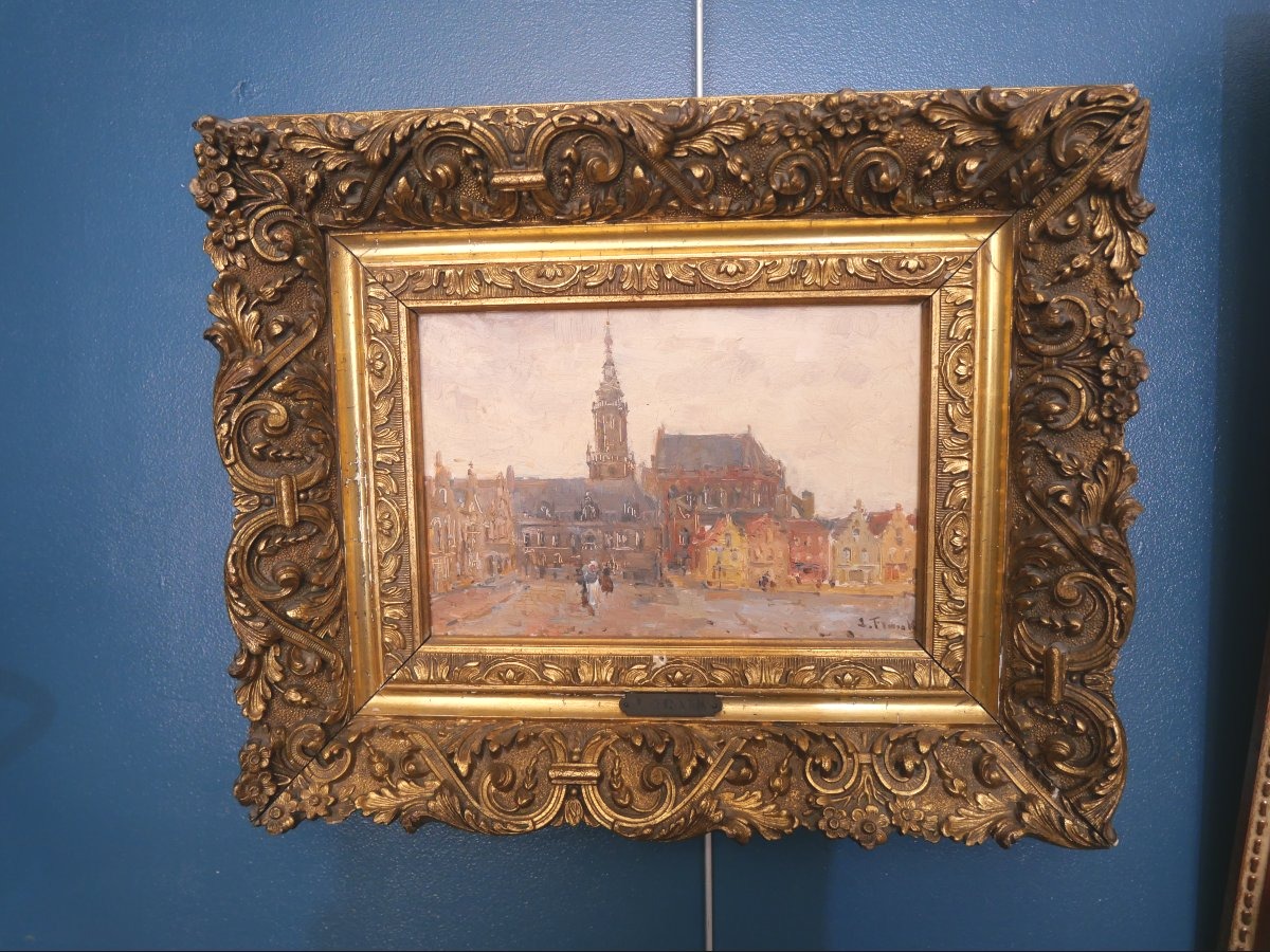 Vue d'une grand place en belgique 