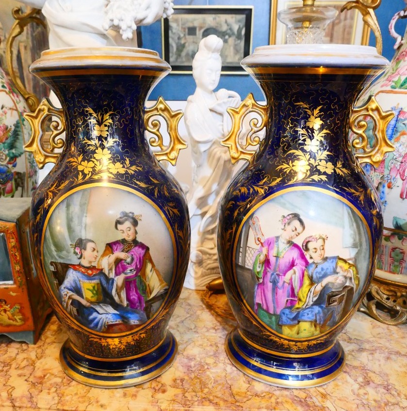 Paire de vases en porcelaine personnages chinois 19e