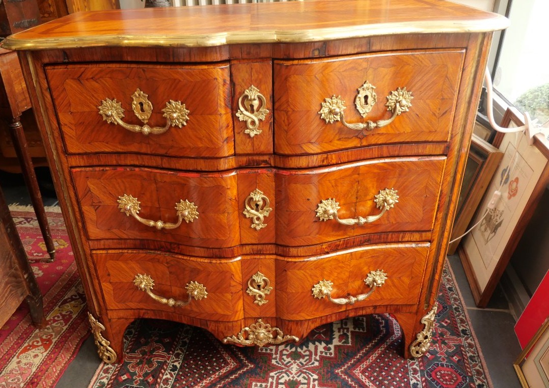 Commode arbalète Régence 