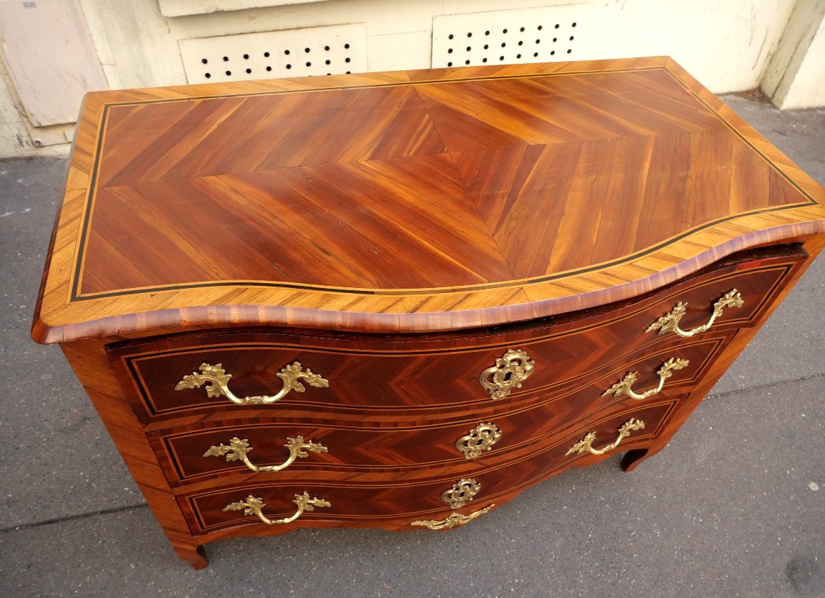 Louis XV-era Chest Of Drawers -photo-2