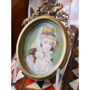 Portrait miniature jeune femme au chapeau 18e