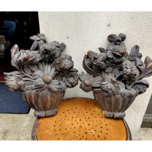 Paire de pots fleuris bois sculpté 18e