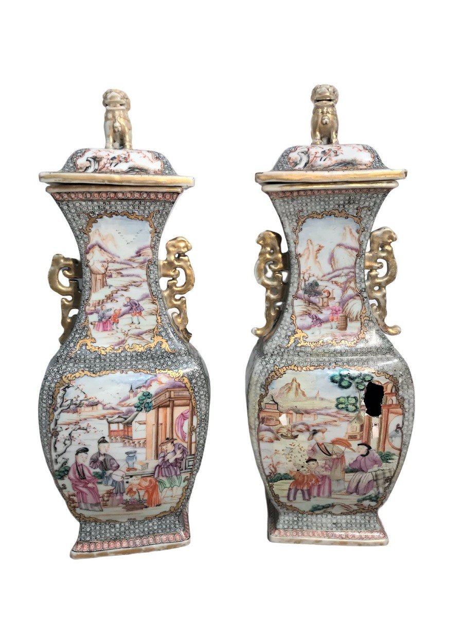 Paire de vases de Chine en porcelaine XVIIIème siècle