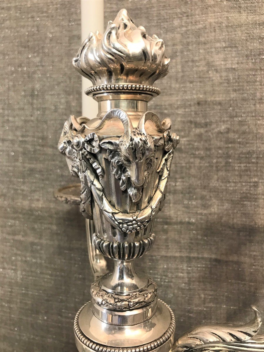 Paire de candélabres de style Louis XVI en bronze argenté-photo-1