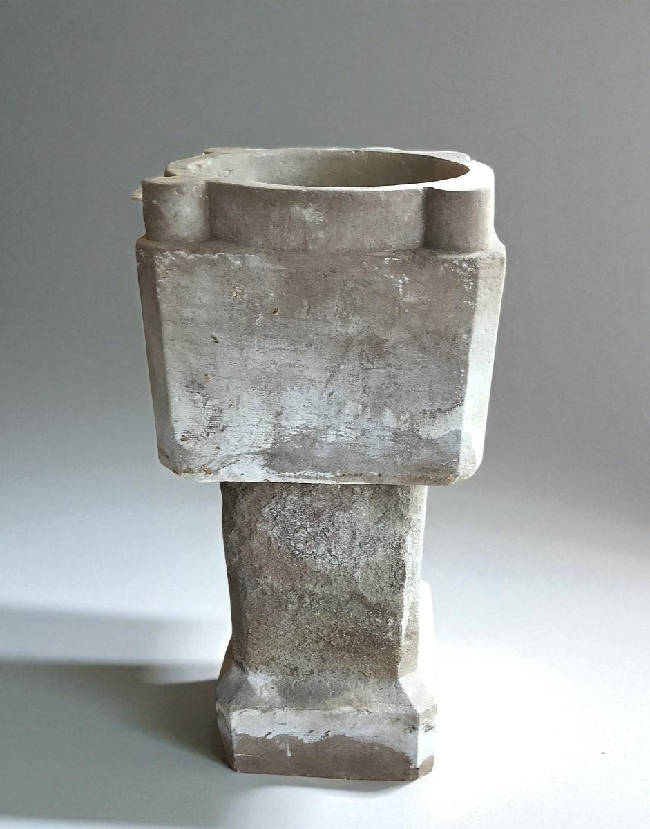 Fonts baptismaux ou Bénitier de chapelle en pierre