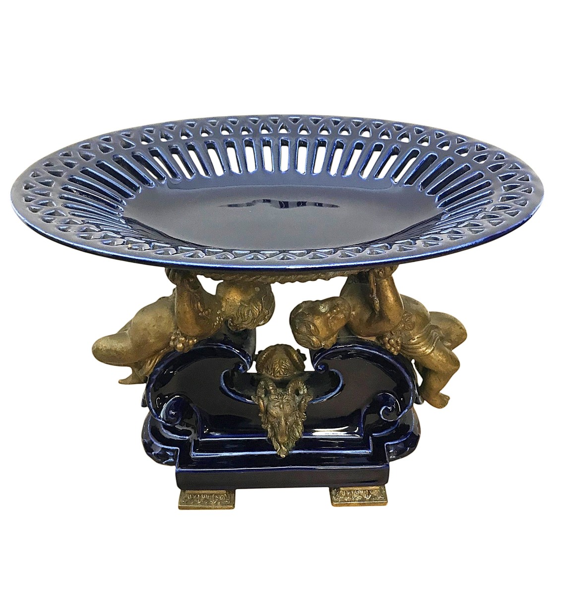 Above All, Porcelain Tableware And Bronze Cupids-photo-2