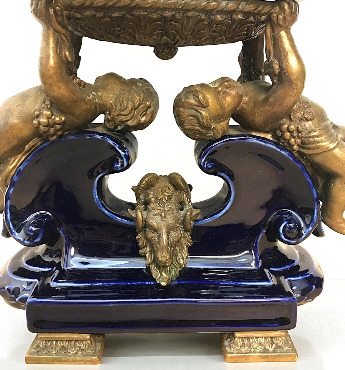 Above All, Porcelain Tableware And Bronze Cupids-photo-3