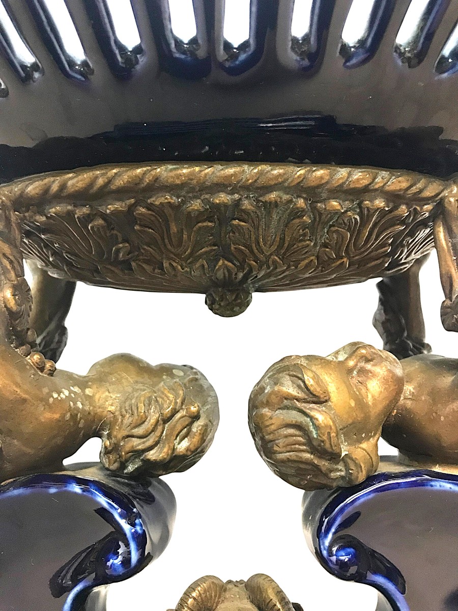 Above All, Porcelain Tableware And Bronze Cupids-photo-2