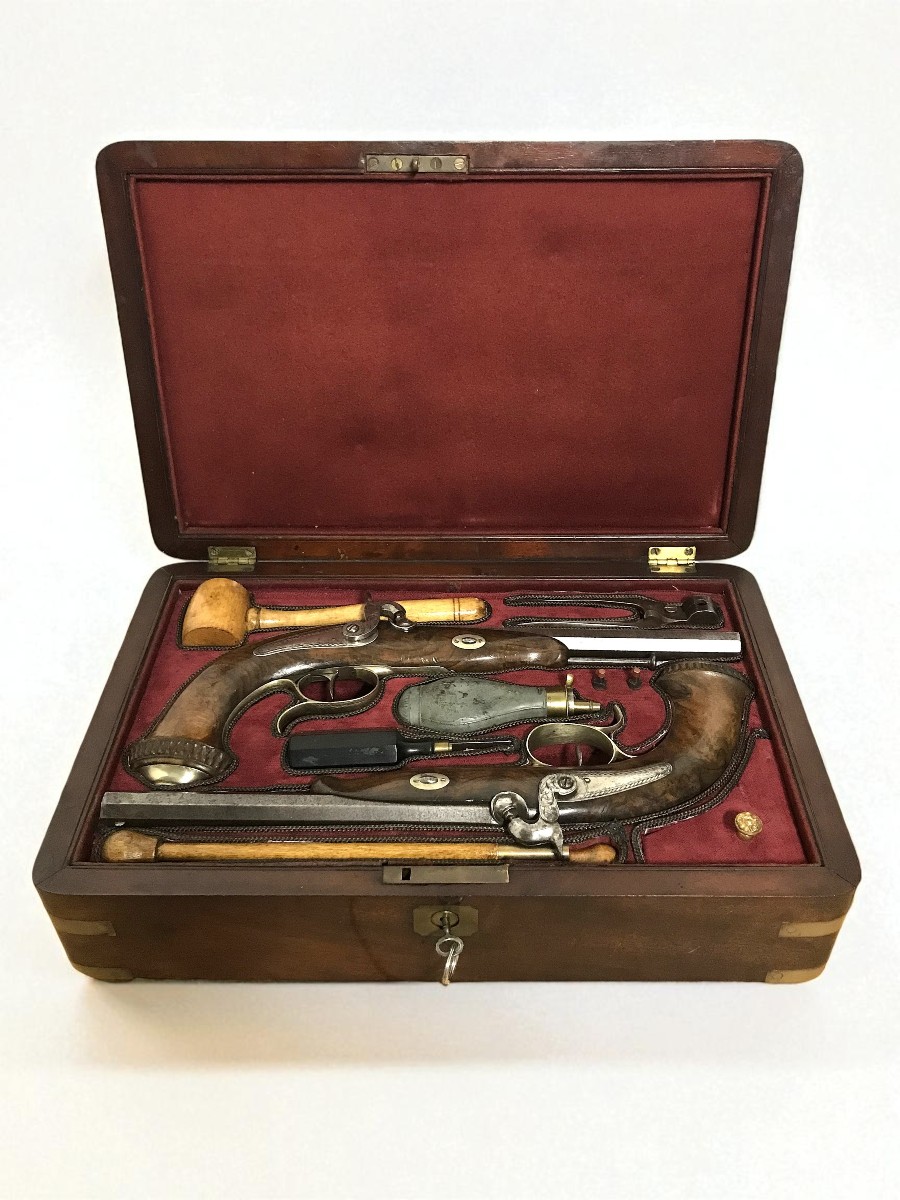 Coffret de pistolets d'officier 19ème siècle
