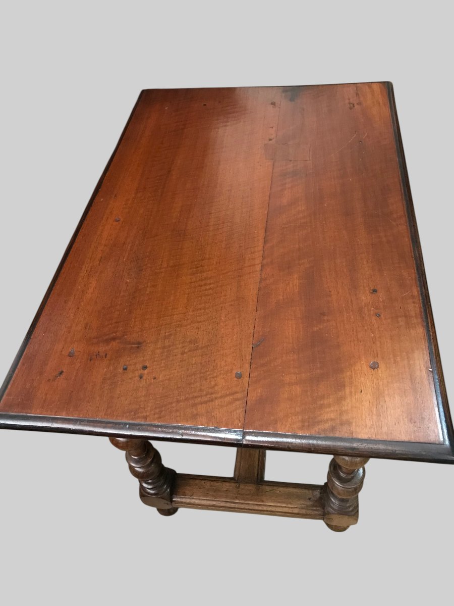Petite table Louis XIII en noyer 17ème siècle-photo-3