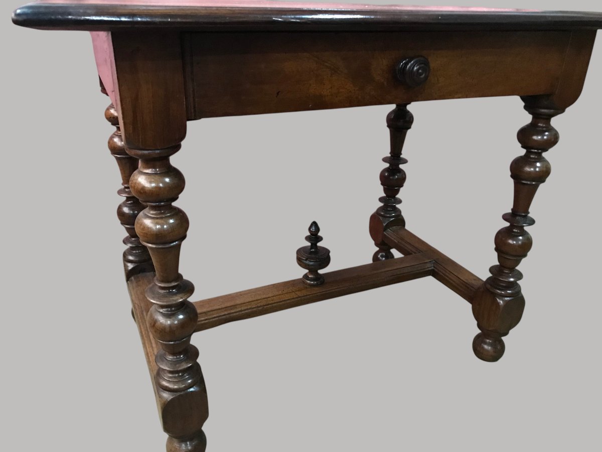 Petite table Louis XIII en noyer 17ème siècle-photo-1