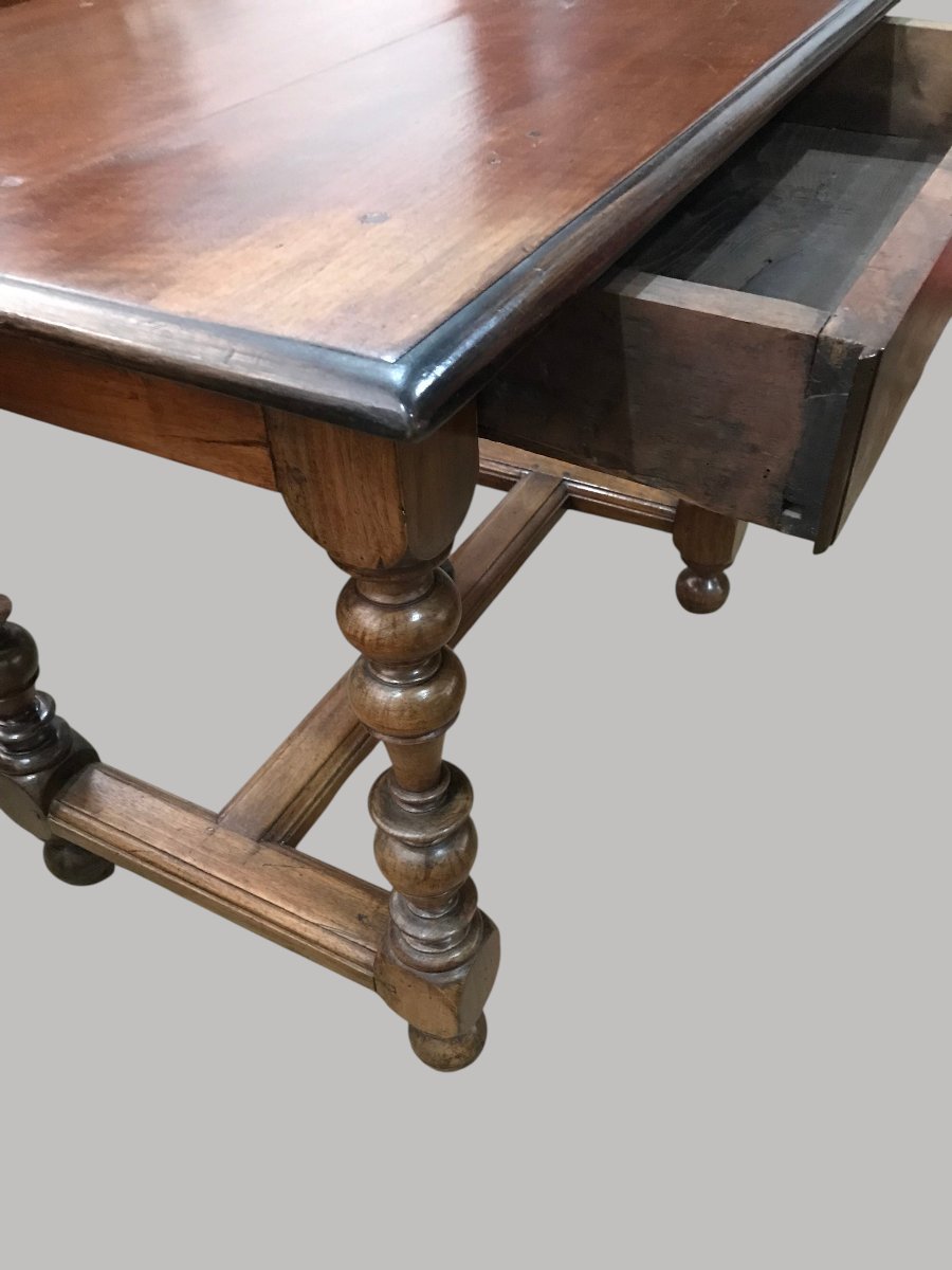 Petite table Louis XIII en noyer 17ème siècle-photo-4