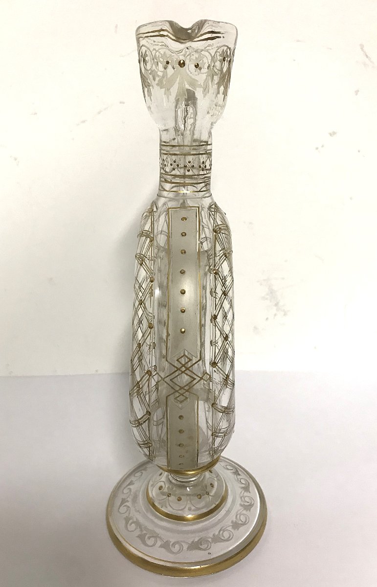 Ancienne carafe en verre soufflé à corps annulaire, décor doré et émaillé -photo-2