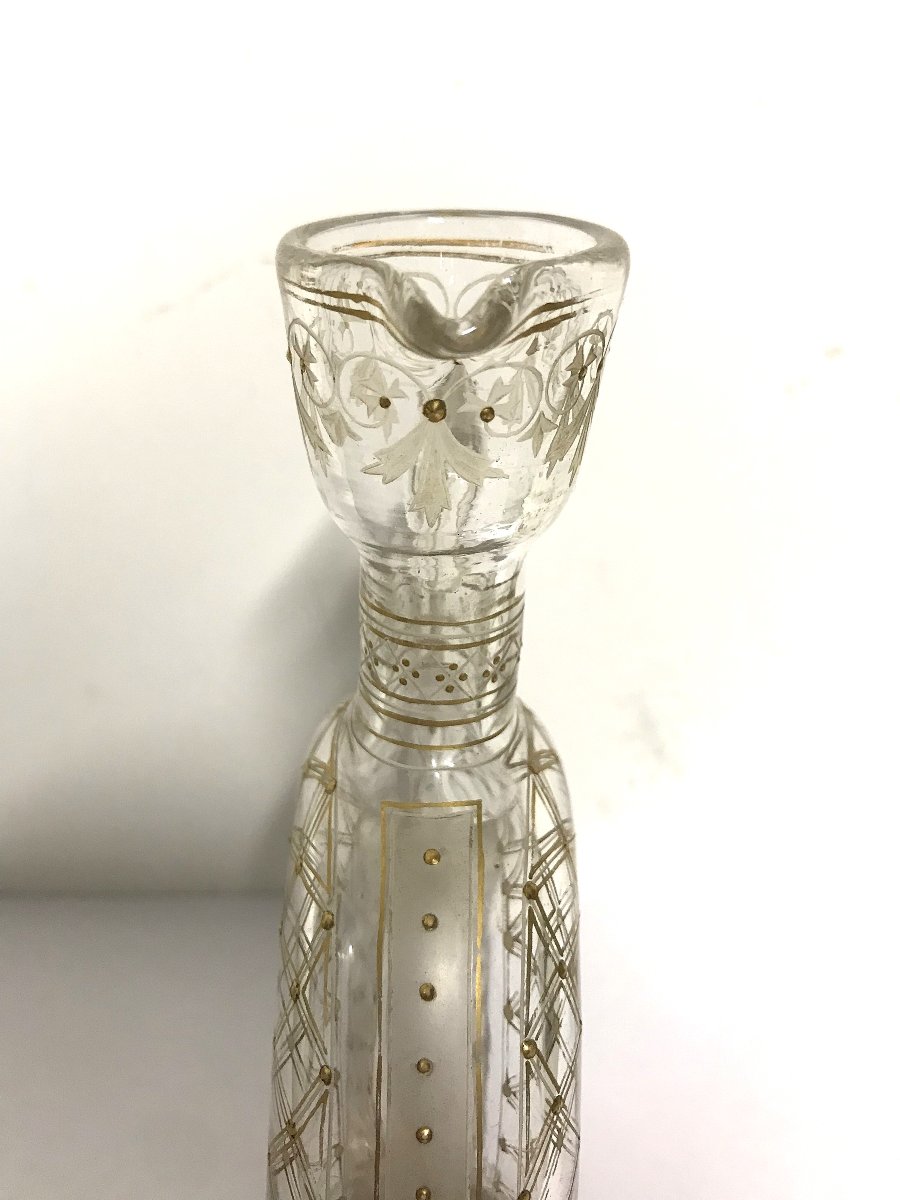 Ancienne carafe en verre soufflé à corps annulaire, décor doré et émaillé -photo-3