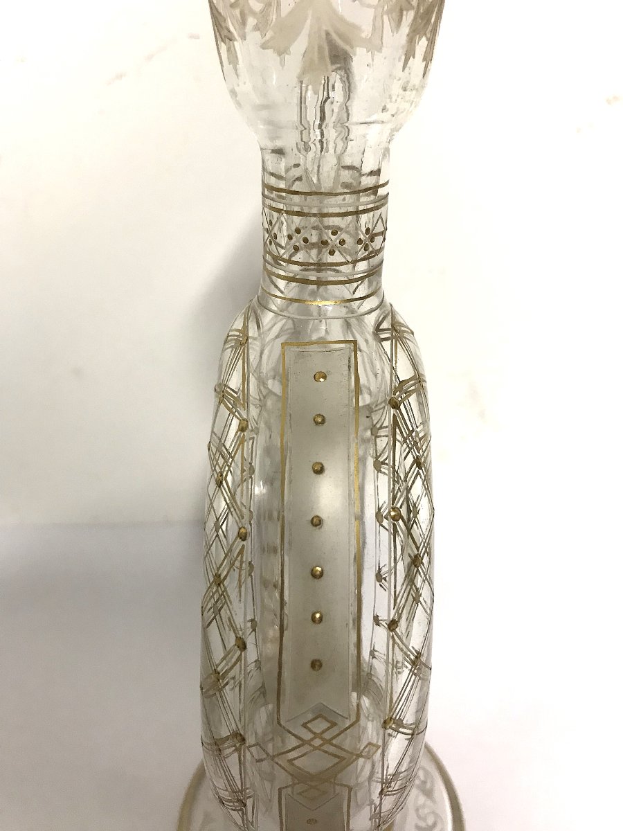 Ancienne carafe en verre soufflé à corps annulaire, décor doré et émaillé -photo-4