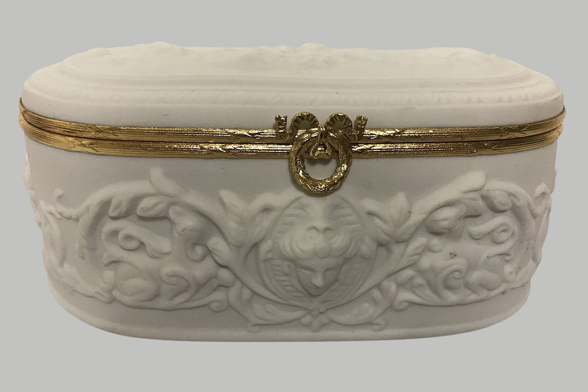 Coffret à bijoux en porcelaine de Limoges – Décor d'angelots en relief -photo-2