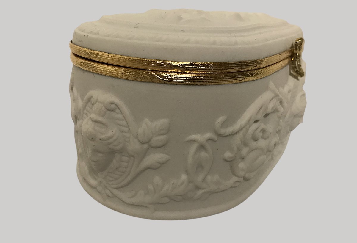 Coffret à bijoux en porcelaine de Limoges – Décor d'angelots en relief -photo-4