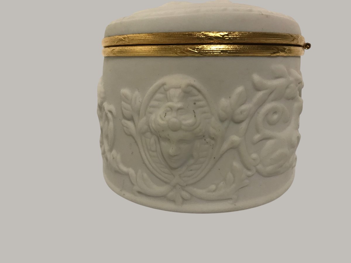 Coffret à bijoux en porcelaine de Limoges – Décor d'angelots en relief -photo-2