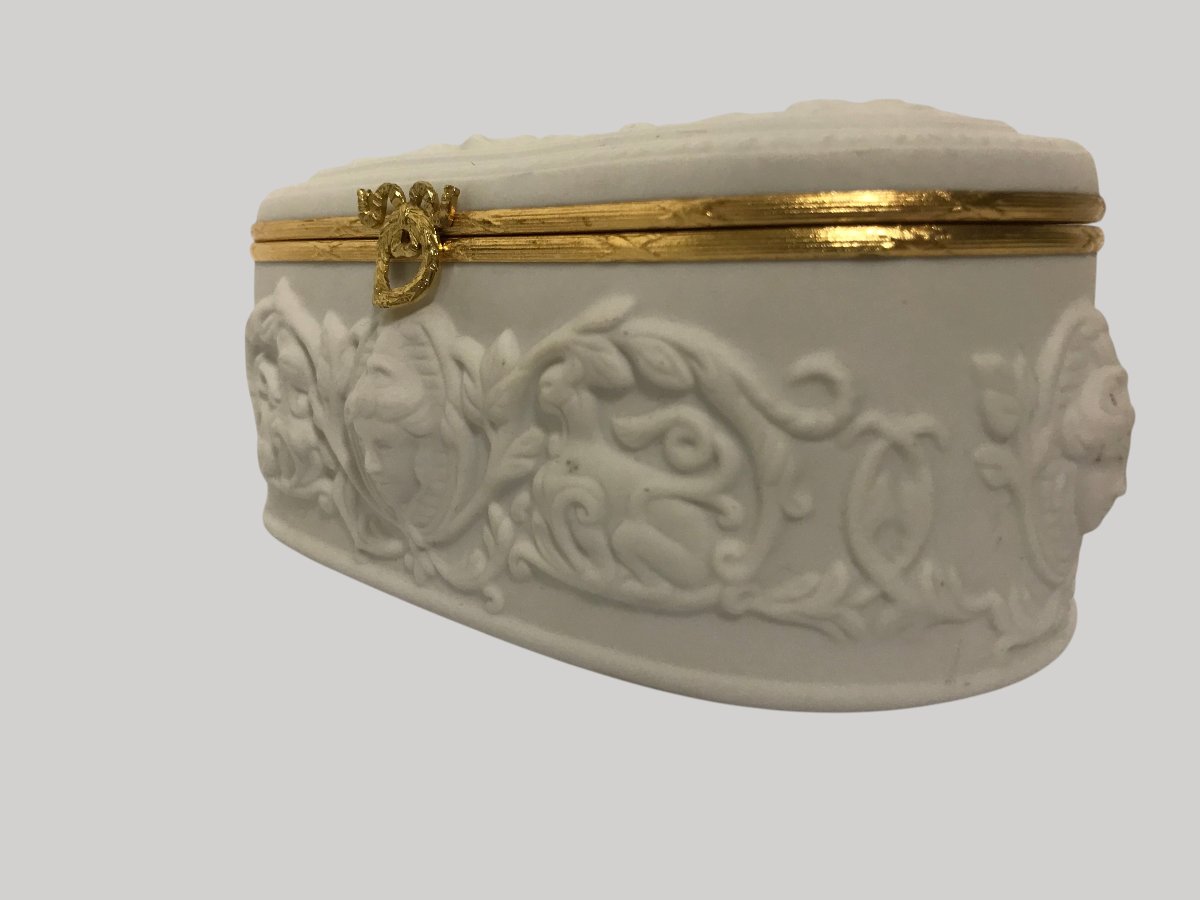 Coffret à bijoux en porcelaine de Limoges – Décor d'angelots en relief -photo-3