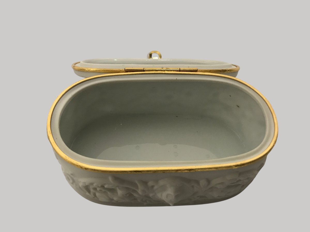 Coffret à bijoux en porcelaine de Limoges – Décor d'angelots en relief -photo-4