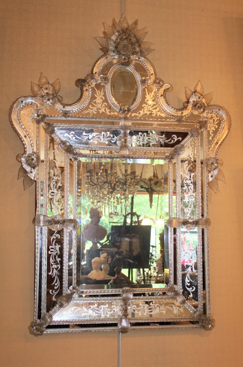 Large Mirror Of Venice With Closed Bust Period Mid Twentieth Century