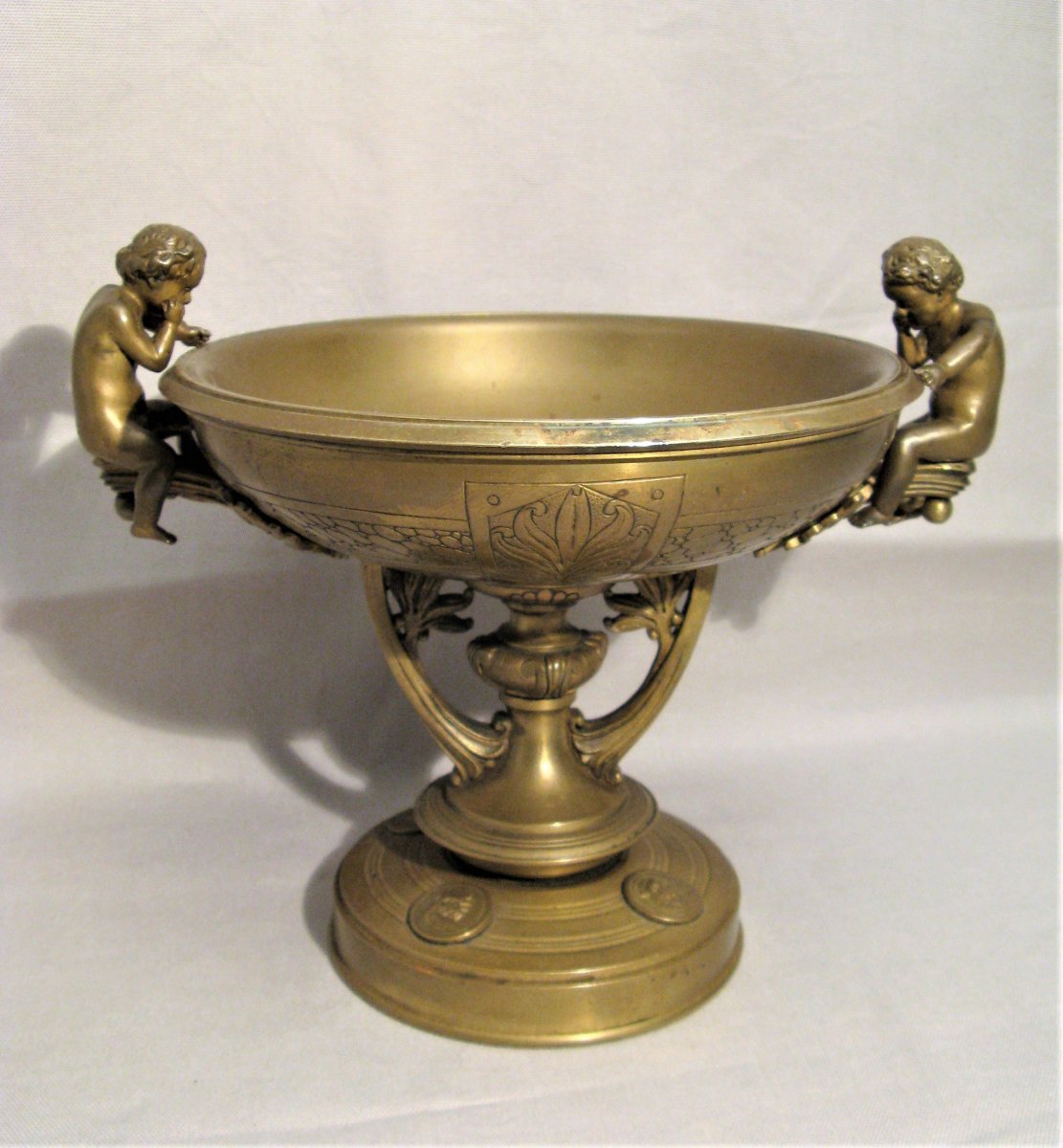 Coupe en bronze aux amours époque fin XIX ème siècle