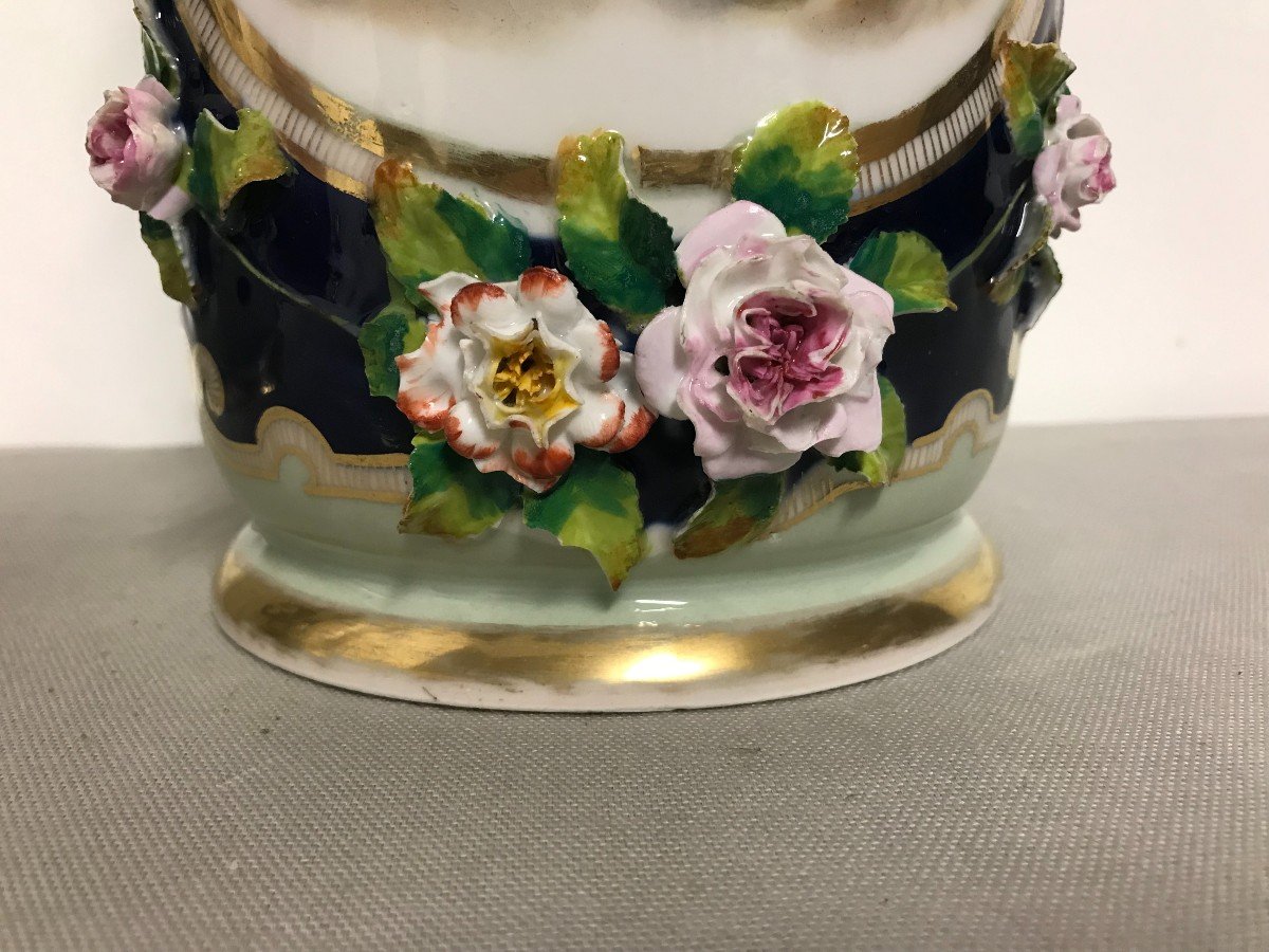 Paires de vases en porcelaine à décor d'anges XIXème siècle-photo-1