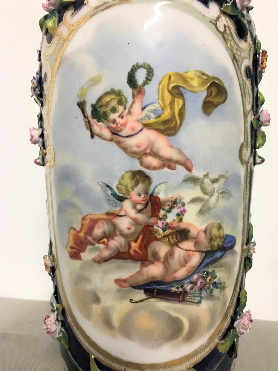 Paires de vases en porcelaine à décor d'anges XIXème siècle-photo-2