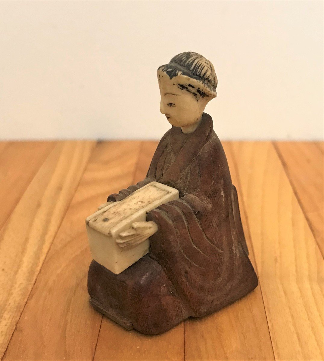 Petite figurine érotique asiatique en bois et ivoire époque 19ème siècle