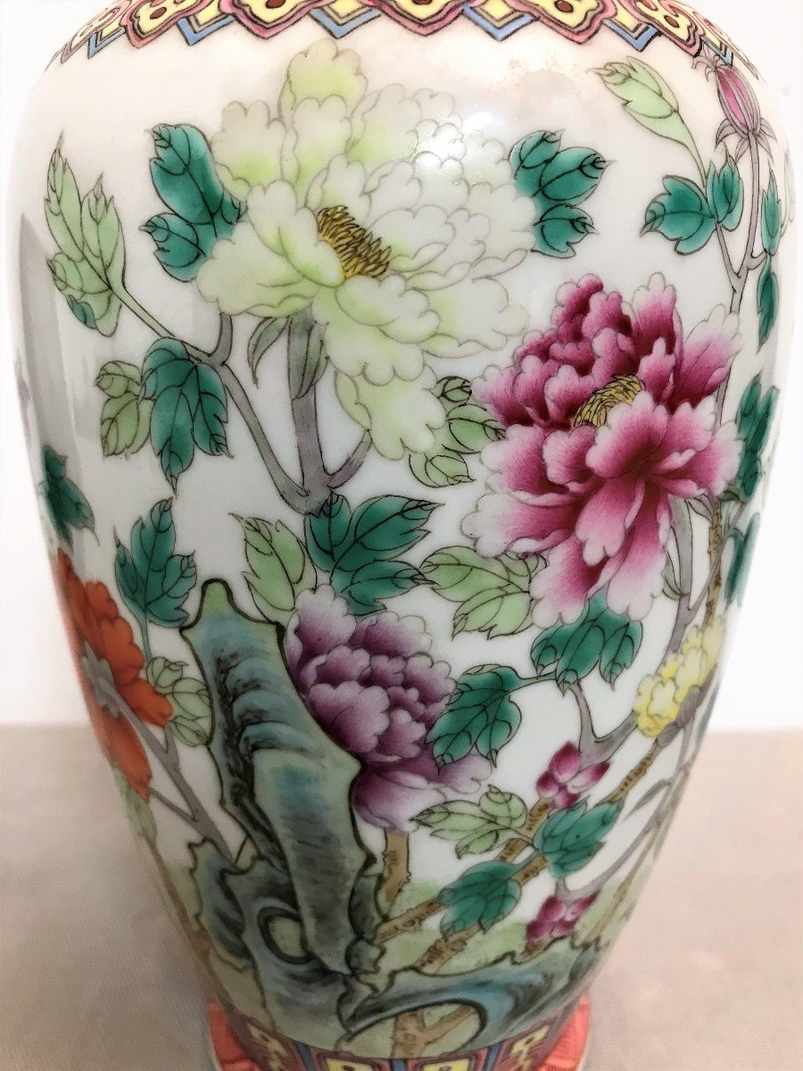 Vase en porcelaine de Chine famille rose époque XXème siècle-photo-1