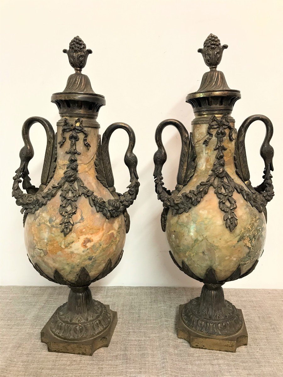 Paire de cassolettes époque Napoléon III marbre et bronze