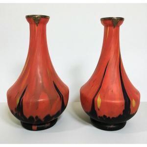Paire de vases en verre montés bronze