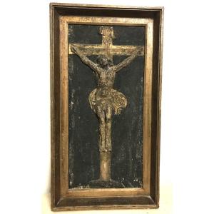 Christ en croix en bois sculpté 18ème ou antérieur
