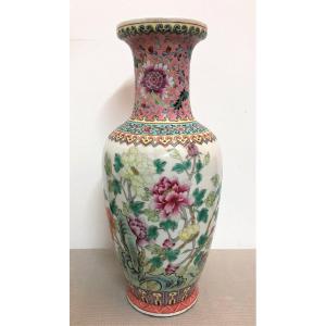 Vase en porcelaine de Chine famille rose époque XXème siècle