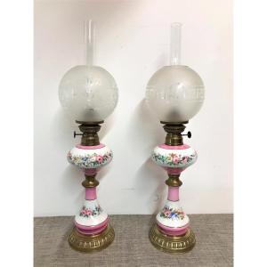 Paire de lampes à pétrole en porcelaine époque XIXème siècle