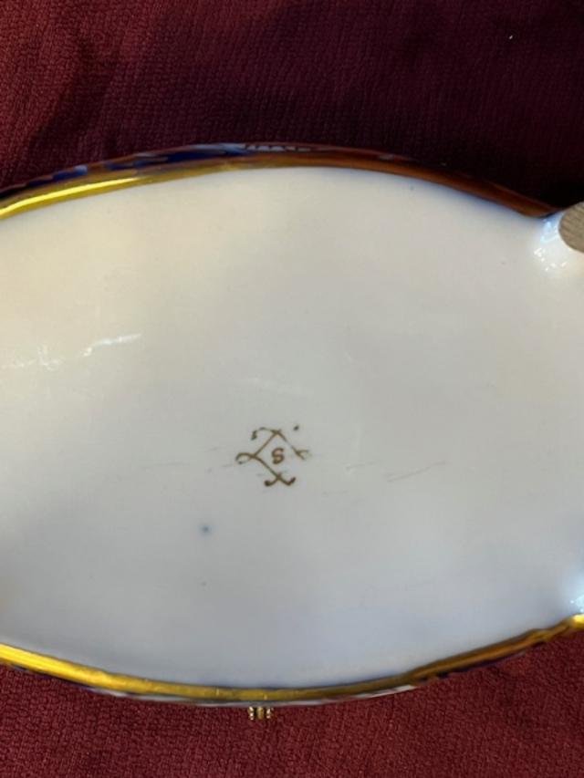 Bonbonnière / Boite en porcelaine de Sèvres-photo-3