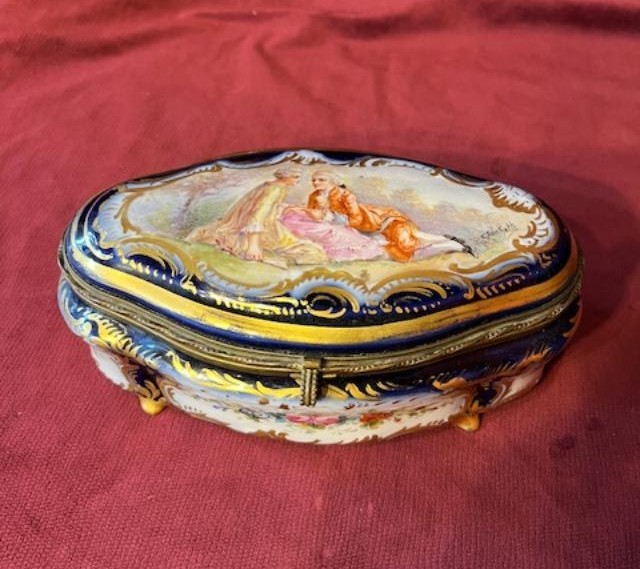 Bonbonnière / Boite en porcelaine de Sèvres