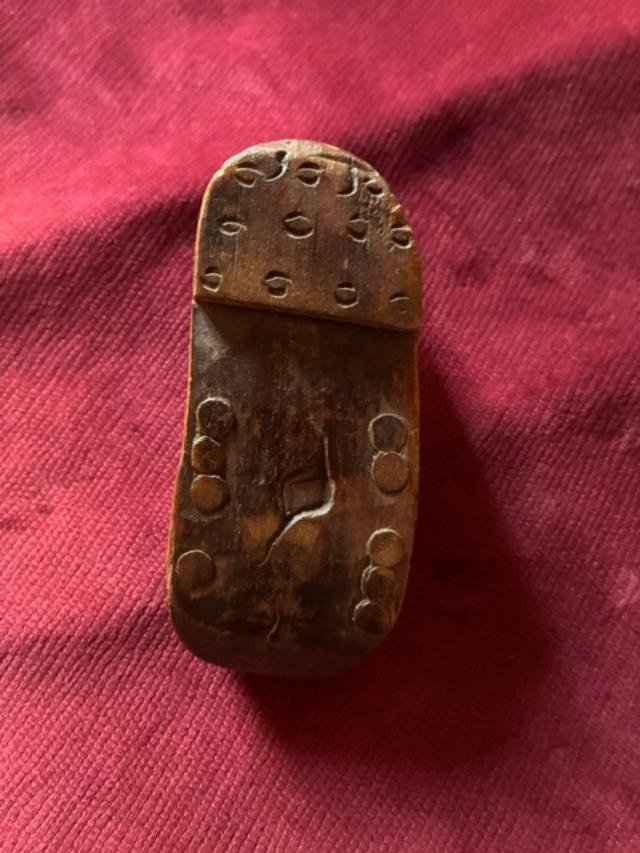 Petit soulier en bois sculpté-photo-1