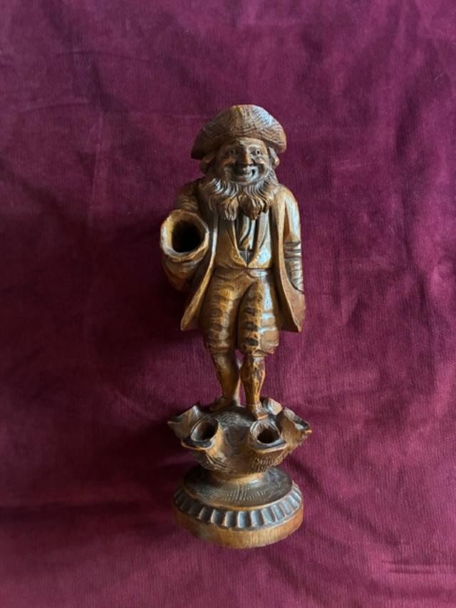 Folk Art Pipe-holder