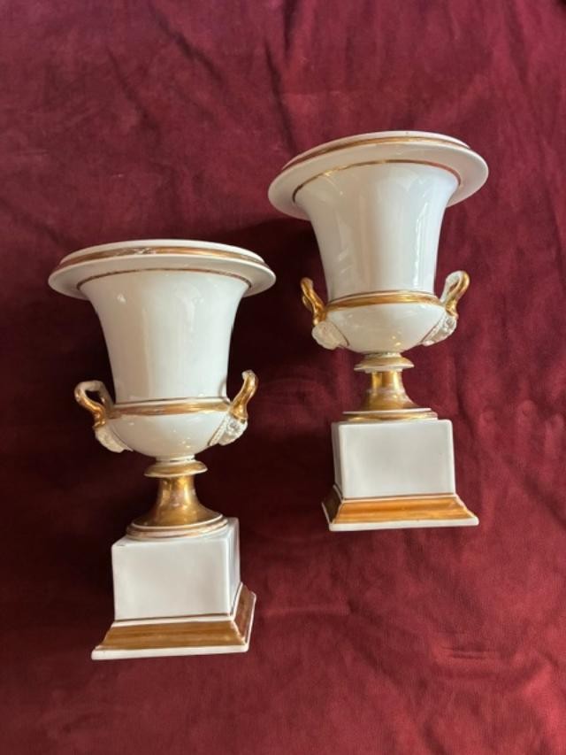 Paire de vase Médicis Empire en porcelaine