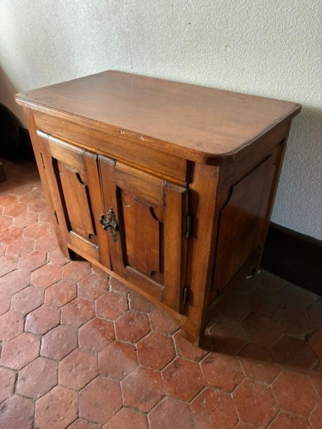 Small 18th Century Community Buffet-photo-2