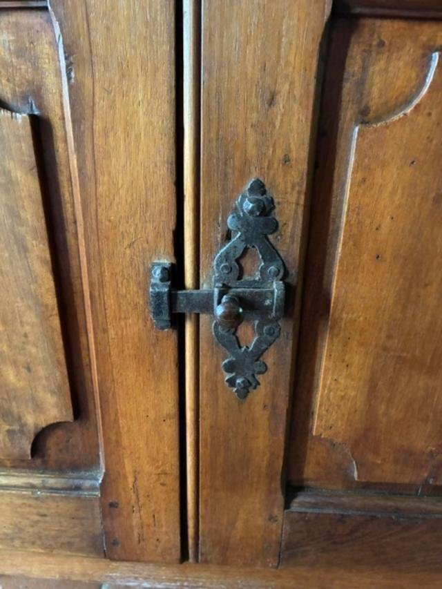 Small 18th Century Community Buffet-photo-3