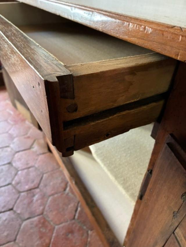 Small 18th Century Community Buffet-photo-1