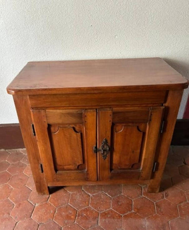 Small 18th Century Community Buffet