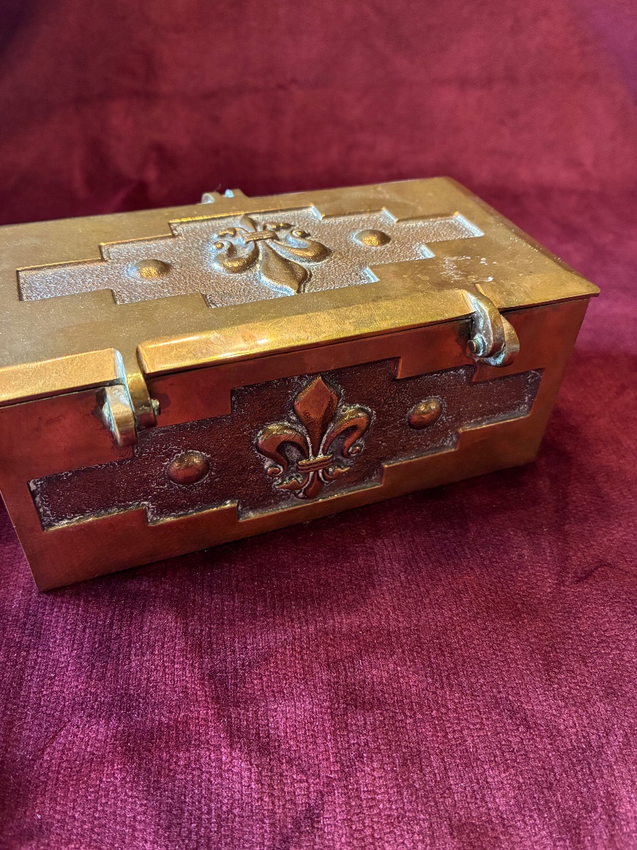 Small Bronze Chest, Late 19th Century -photo-4