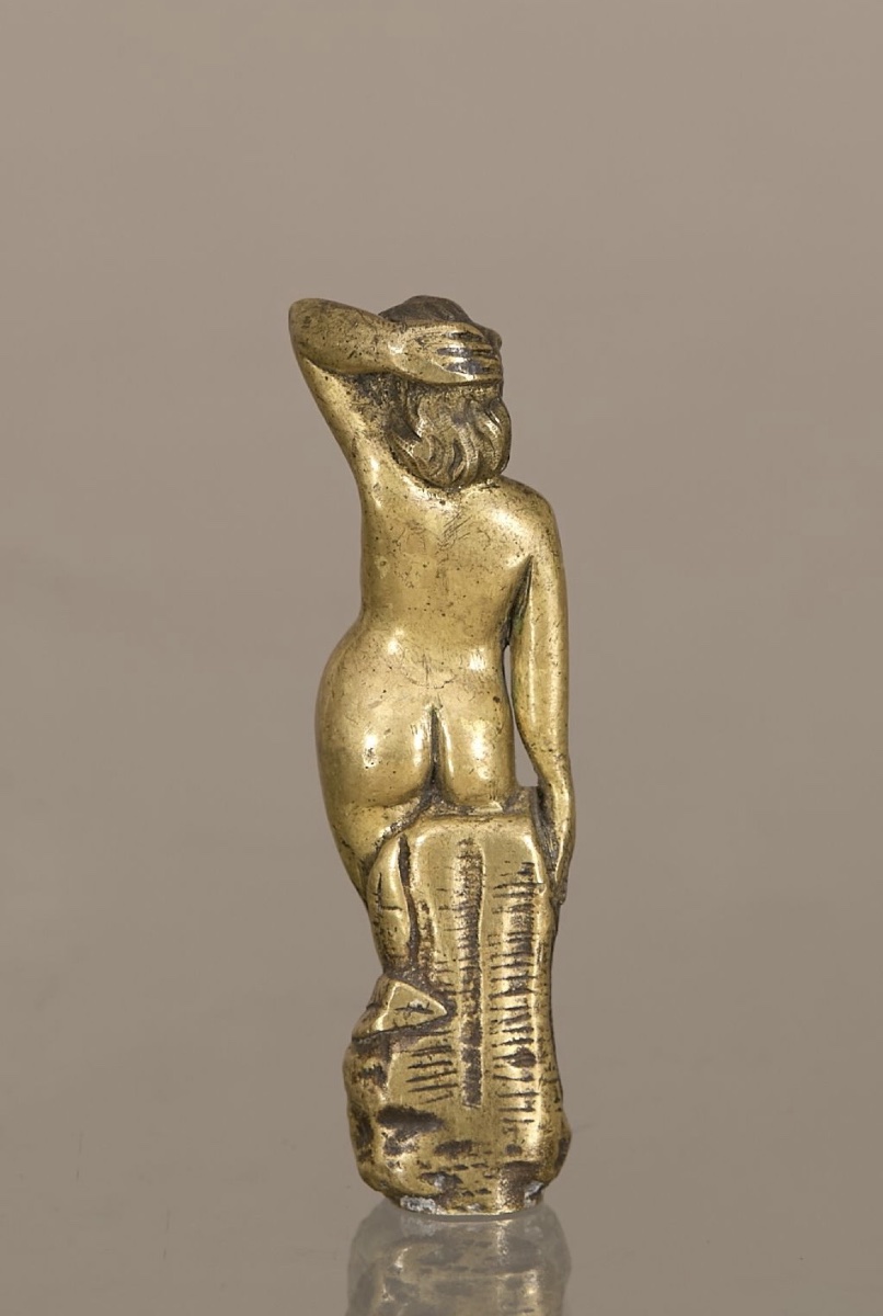 Seal Featuring A Standing Venus -photo-2