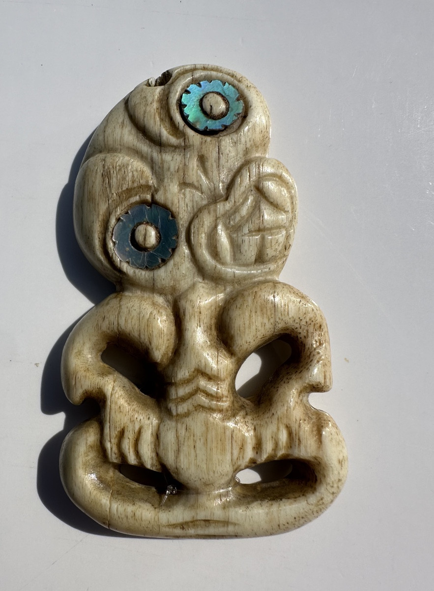 Pendentif Hei Tiki en os Maori Nouvelle -Zélande début du XXe siècle 