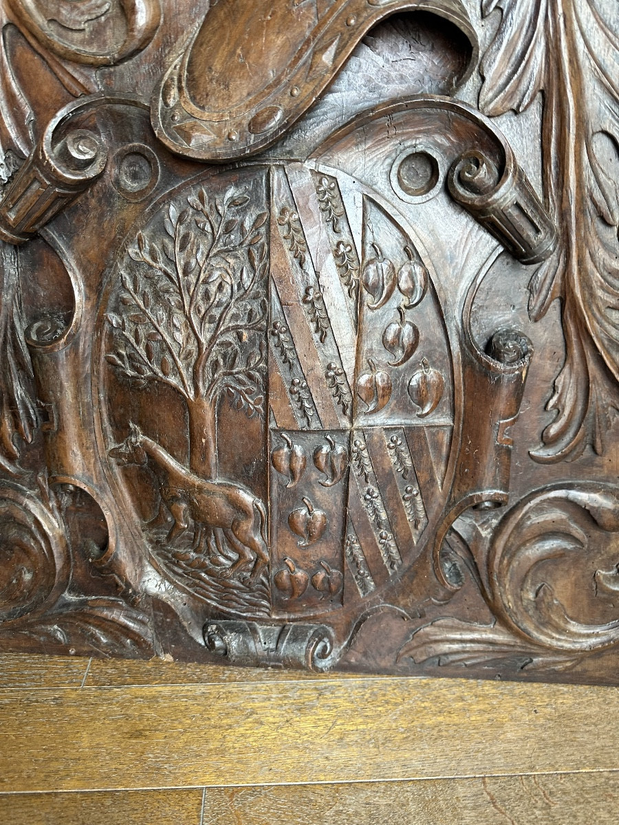 Coat Of Arms Sculpted In The Round, Early 17th Century, On A Walnut Panel-photo-2