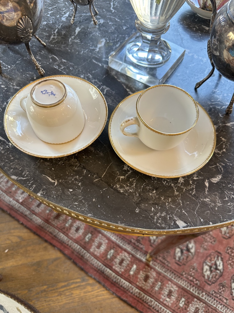 Paire de tasses et soucoupes pâtes tendres Sevres 18eme